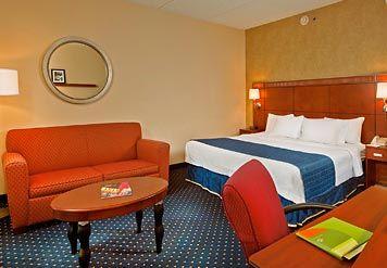 Courtyard By Marriott Грийнсбъро Екстериор снимка