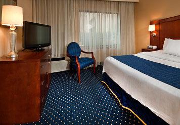 Courtyard By Marriott Грийнсбъро Екстериор снимка