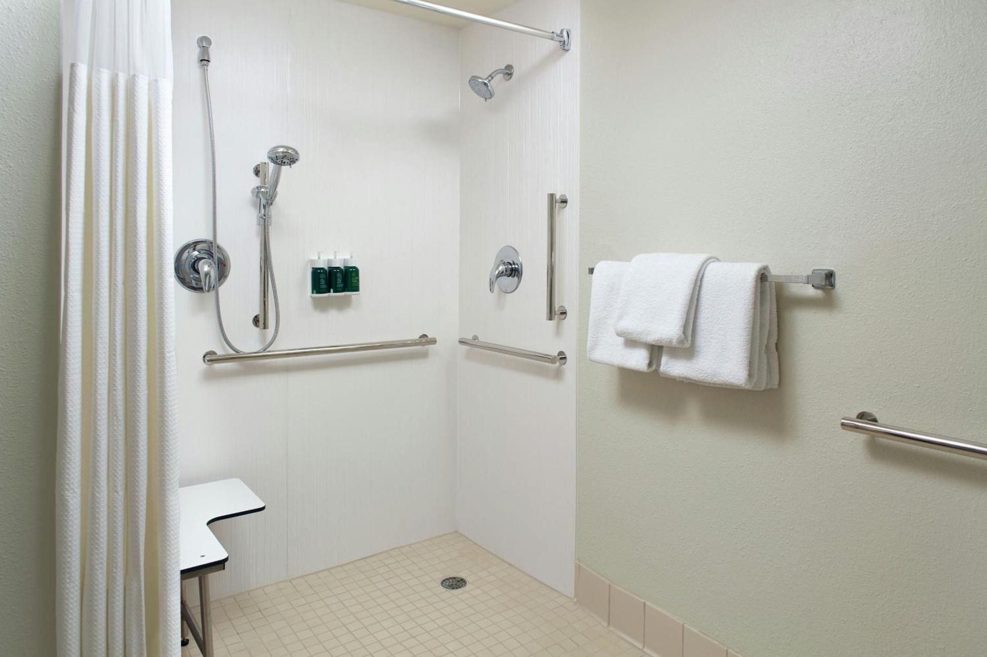 Courtyard By Marriott Грийнсбъро Екстериор снимка