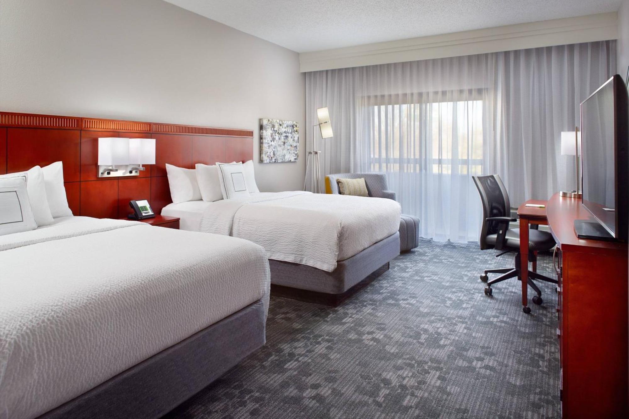 Courtyard By Marriott Грийнсбъро Екстериор снимка