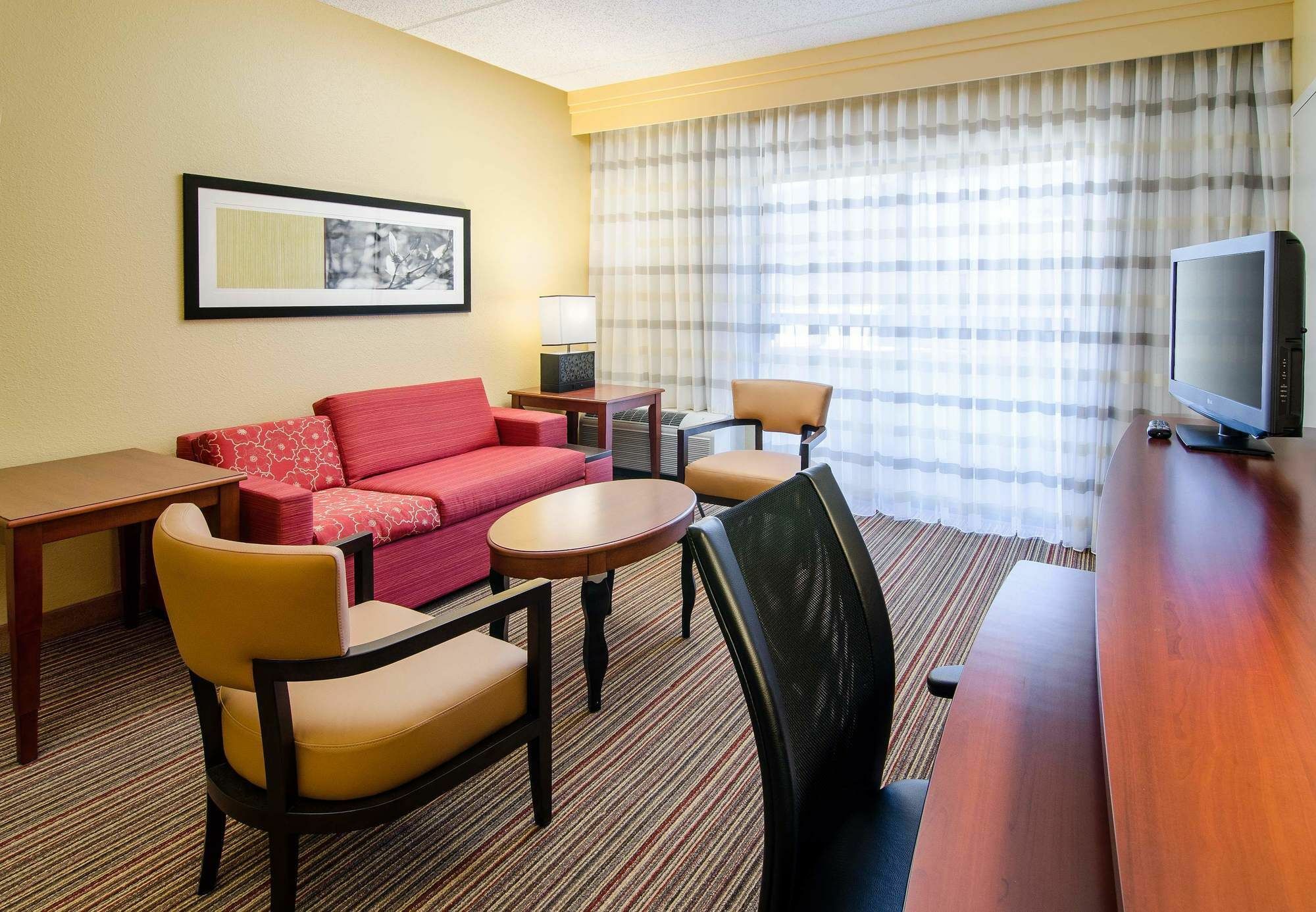 Courtyard By Marriott Грийнсбъро Екстериор снимка